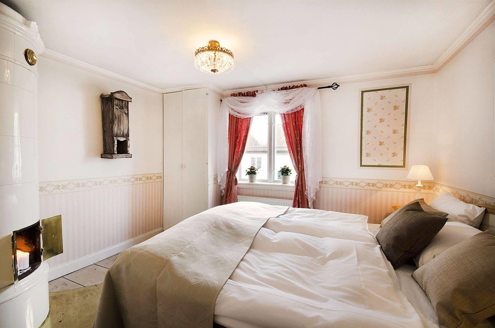 Hotel Amalias Hus Granna ภายนอก รูปภาพ