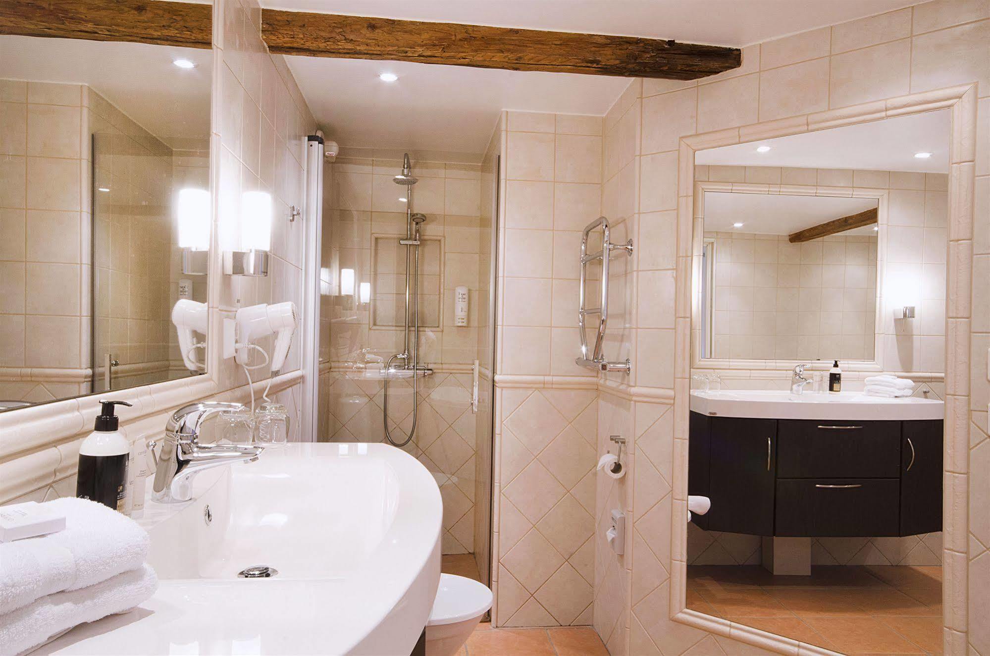 Hotel Amalias Hus Granna ภายนอก รูปภาพ